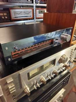 Harman Kardon analog Tuner mit Chrome Front